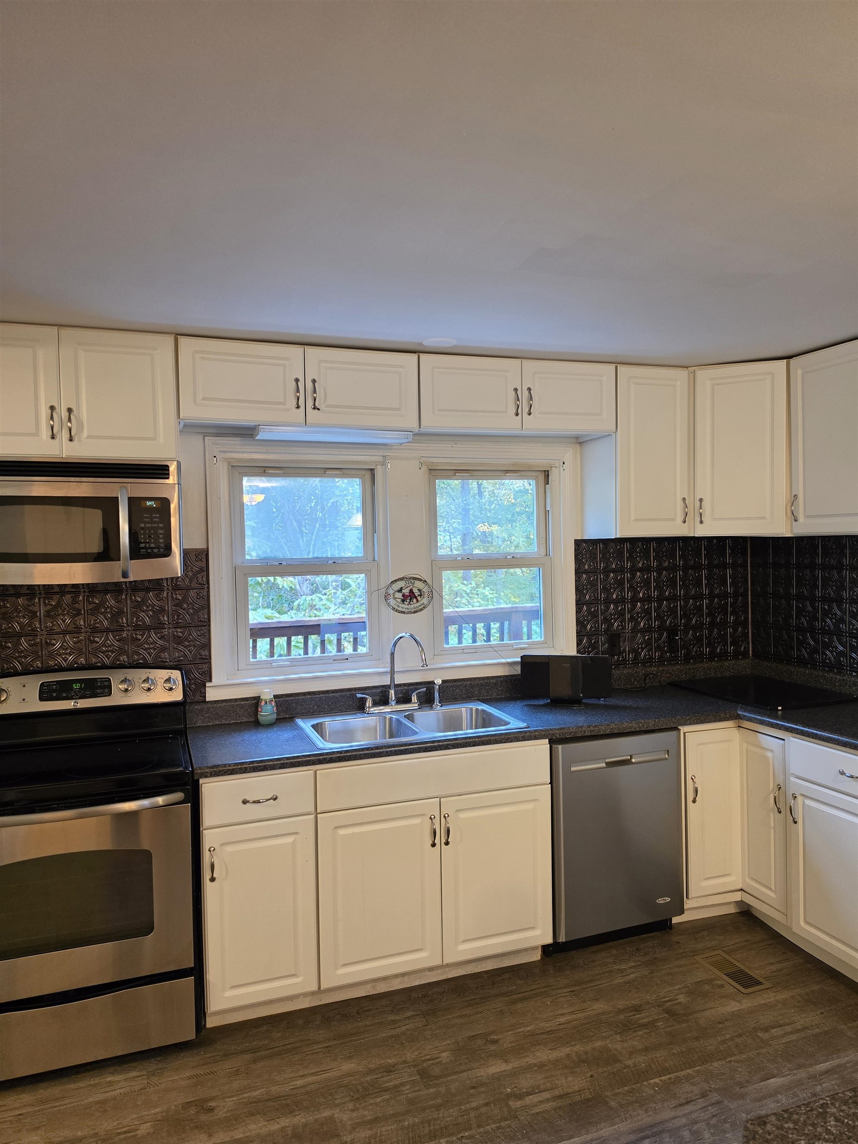 845 NW Horse Ridge Road NW Willis VA 24380