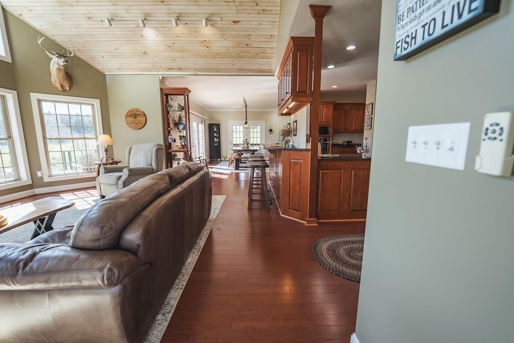 4589 Franklin Pike Floyd VA 24091