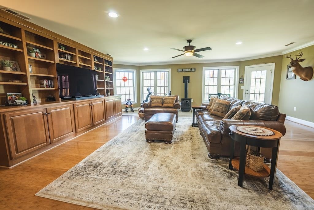4589 Franklin Pike Floyd VA 24091