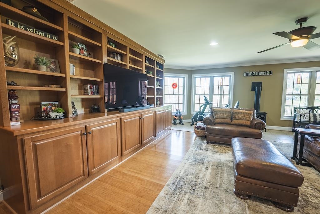 4589 Franklin Pike Floyd VA 24091