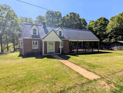 261 Newmantown Road Dugspur VA 24325