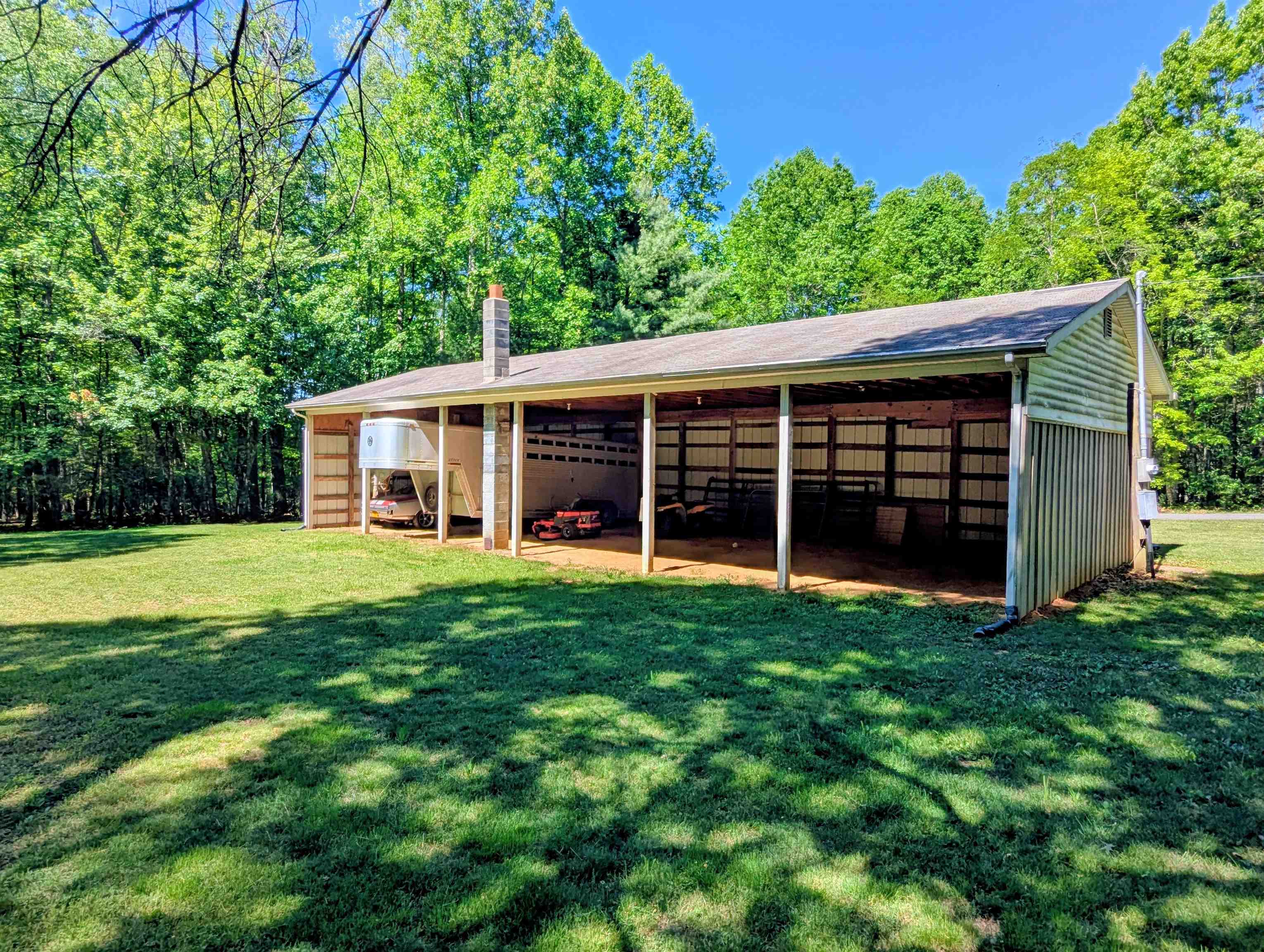261 Newmantown Road Dugspur VA 24325