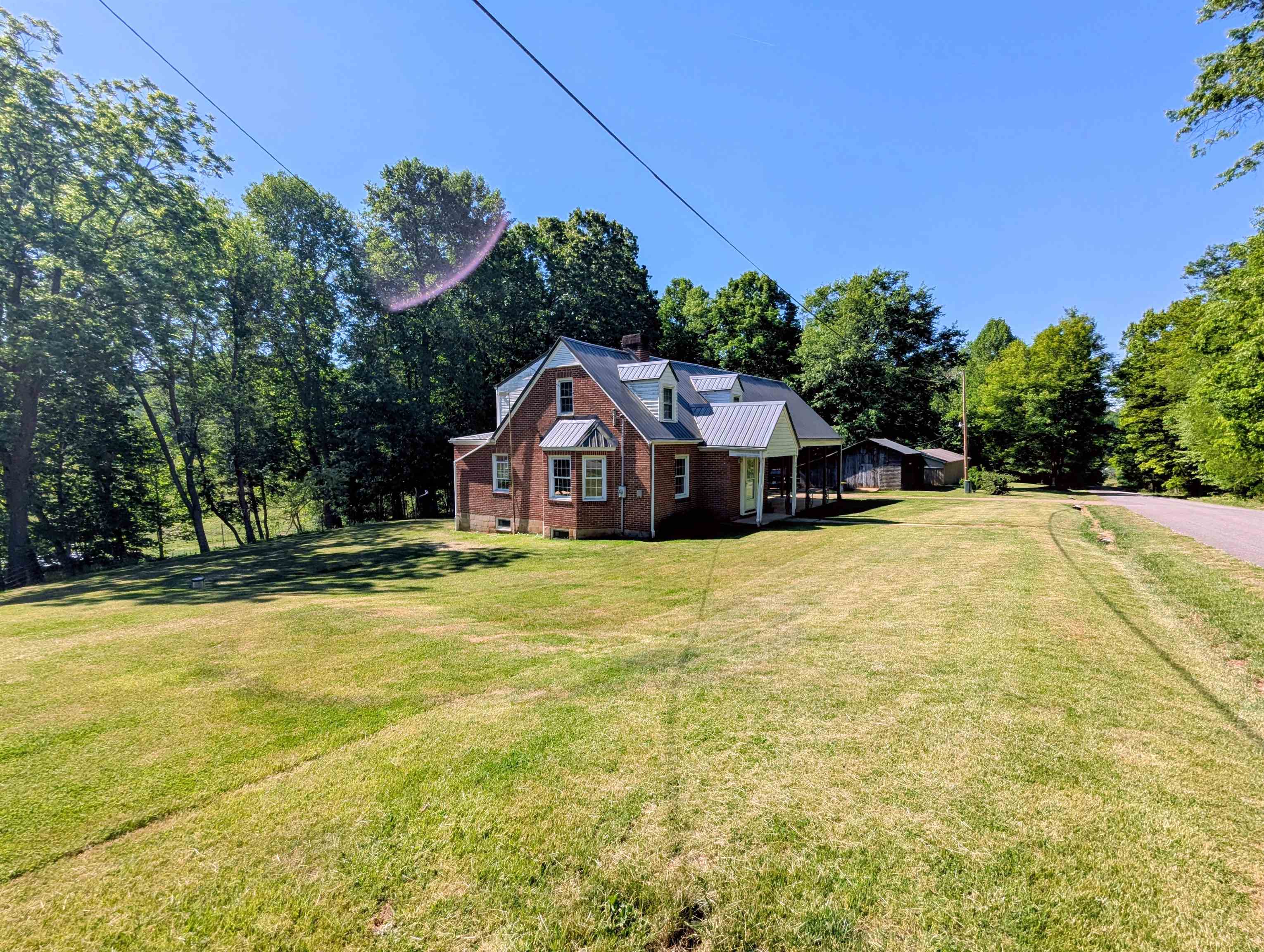 261 Newmantown Road Dugspur VA 24325