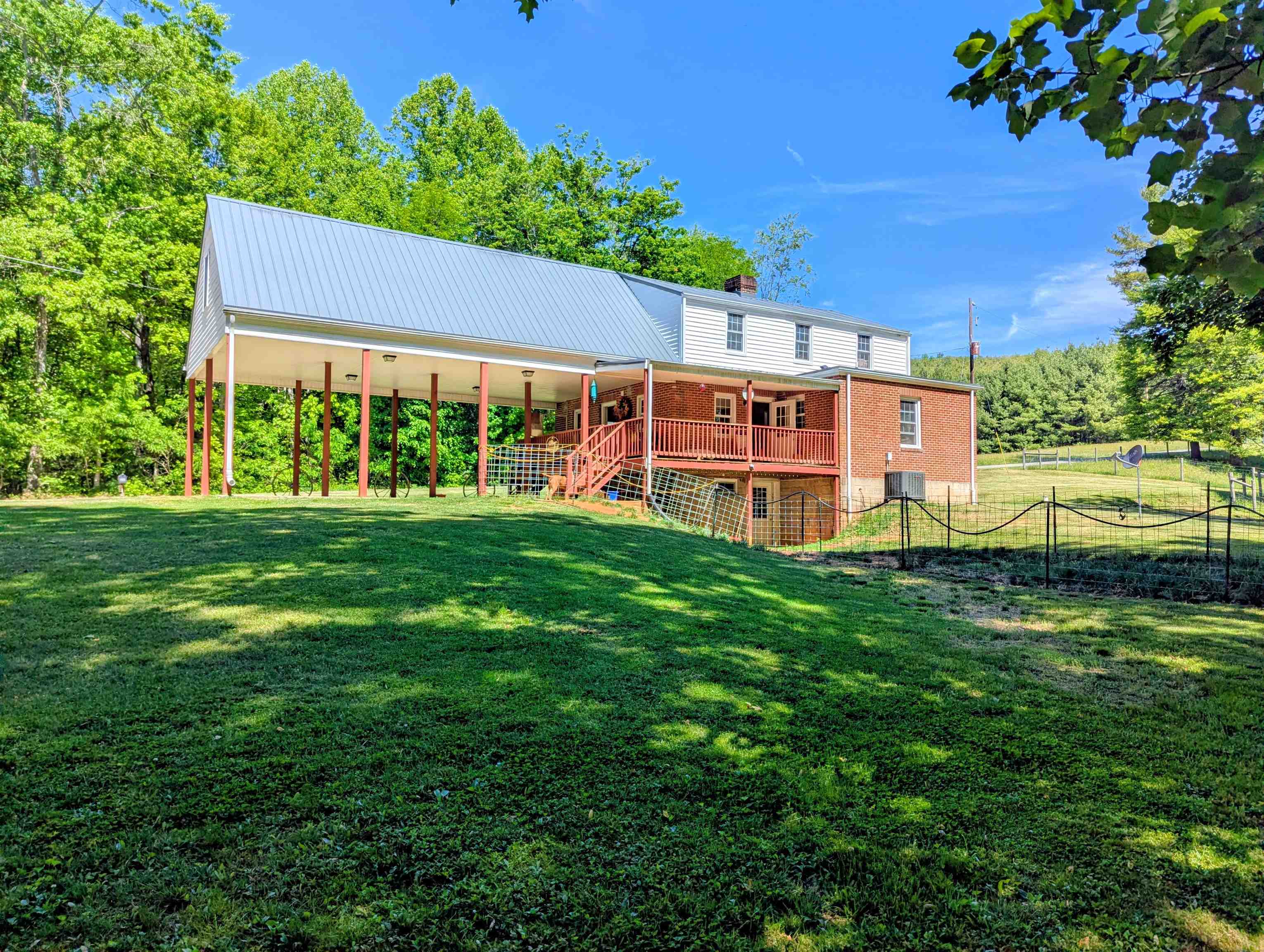261 Newmantown Road Dugspur VA 24325
