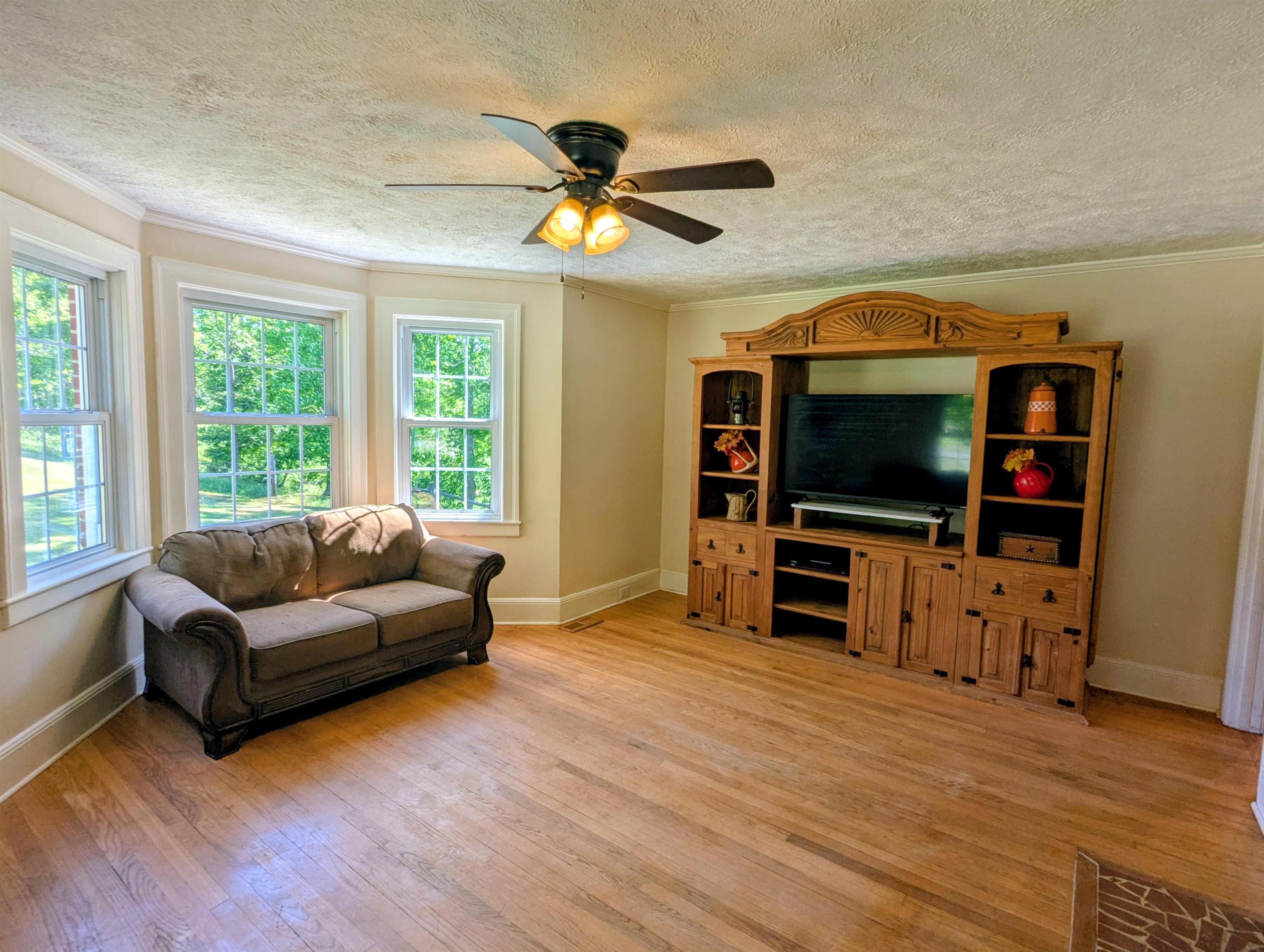 261 Newmantown Road Dugspur VA 24325