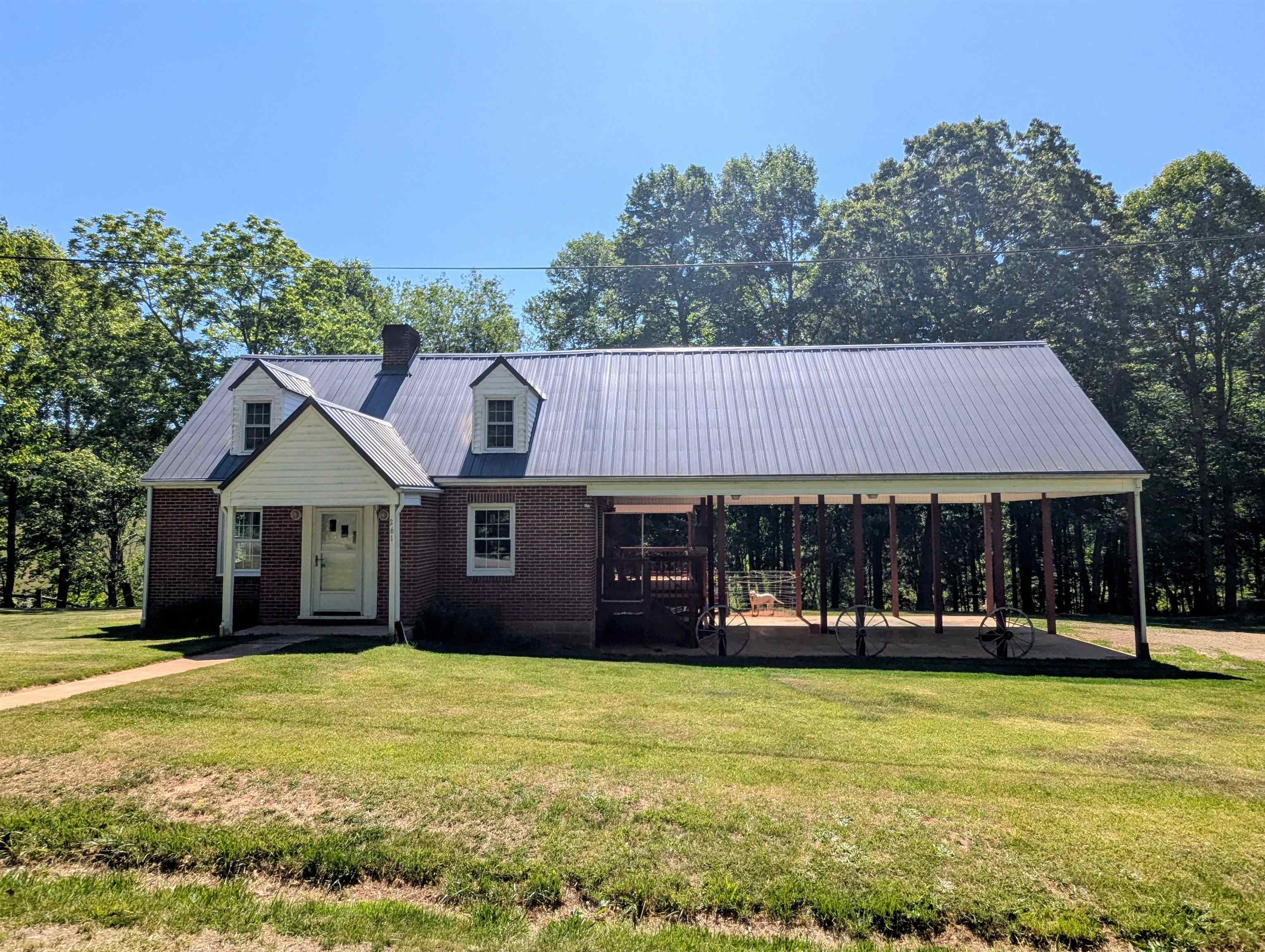 261 Newmantown Road Dugspur VA 24325