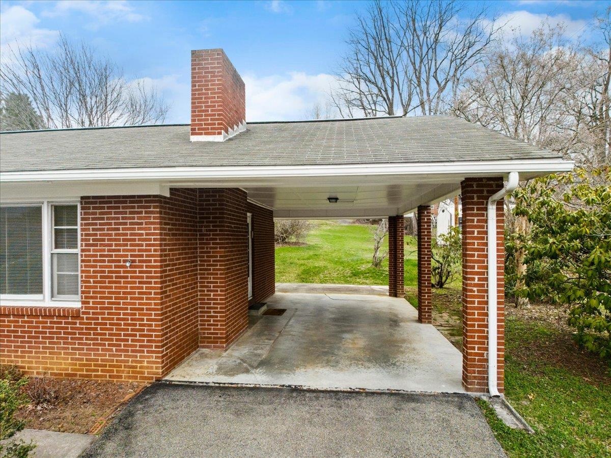 1513 Overton Drive Pulaski VA 24301