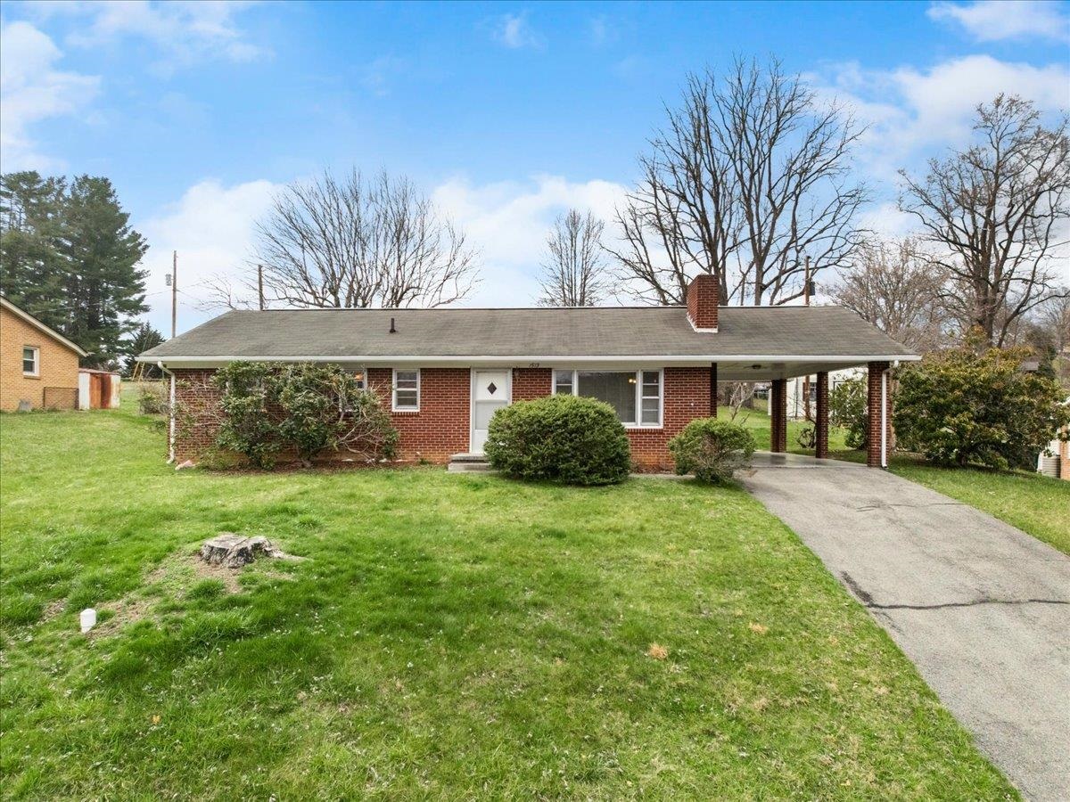 1513 Overton Drive Pulaski VA 24301