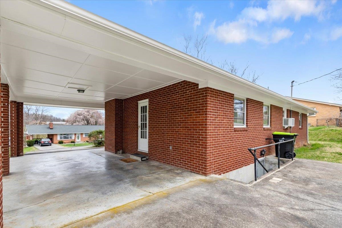 1513 Overton Drive Pulaski VA 24301