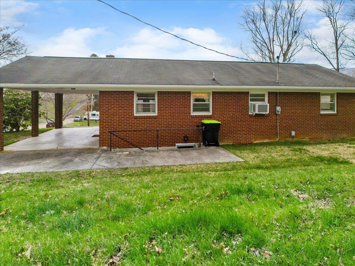 1513 Overton Drive Pulaski VA 24301