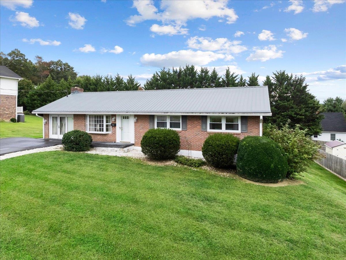 7372 Joyce Way Fairlawn VA 24141