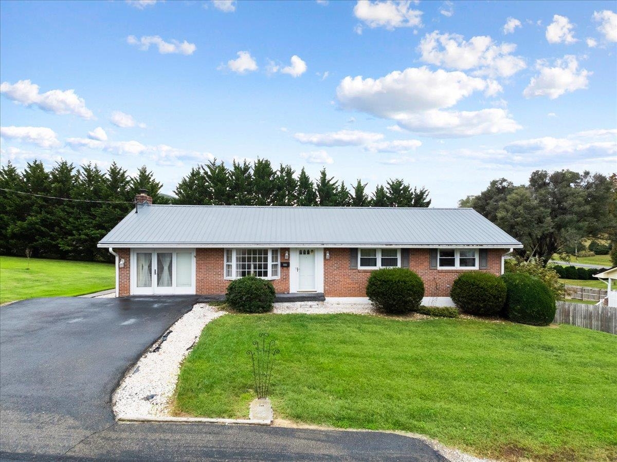 7372 Joyce Way Fairlawn VA 24141
