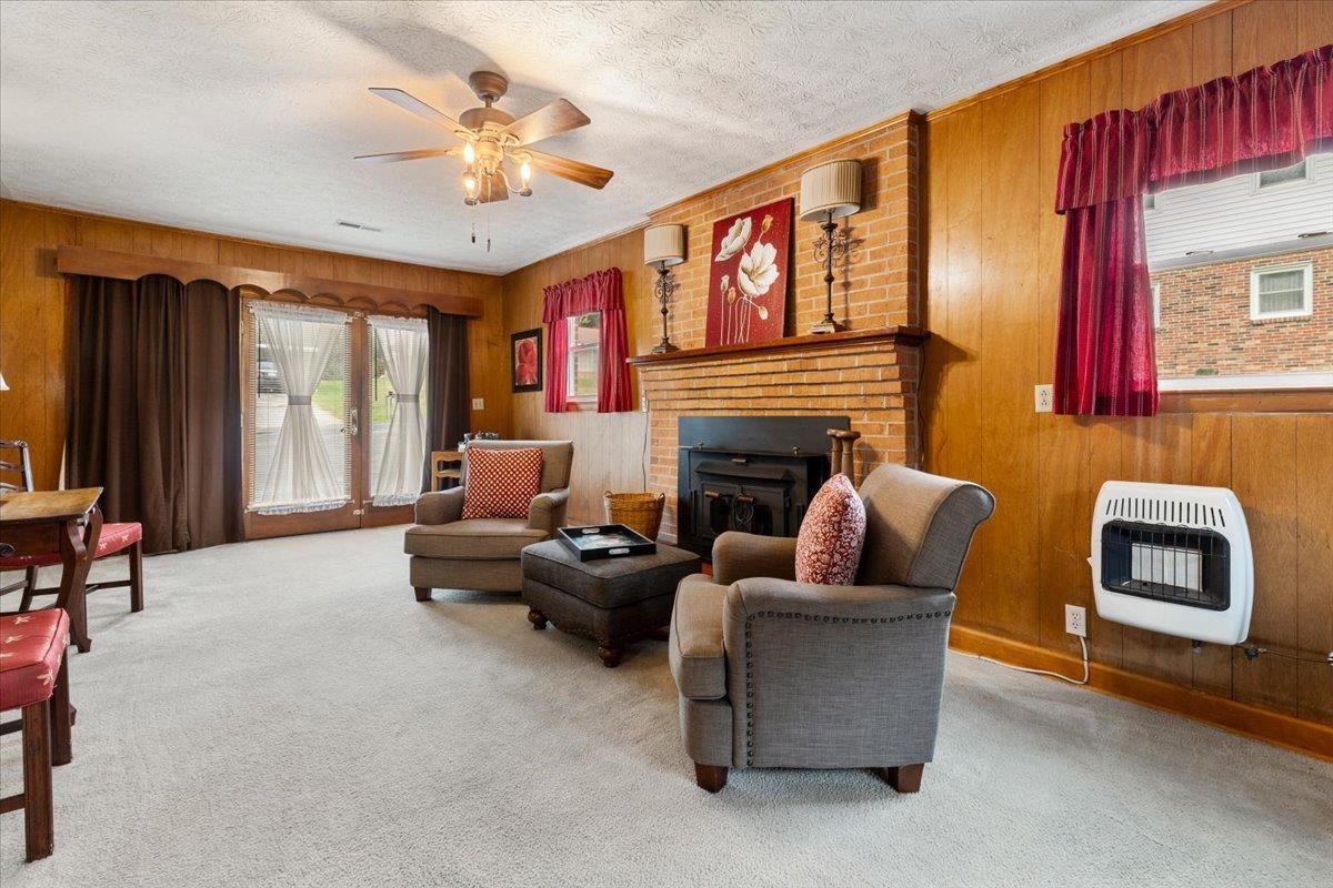 7372 Joyce Way Fairlawn VA 24141