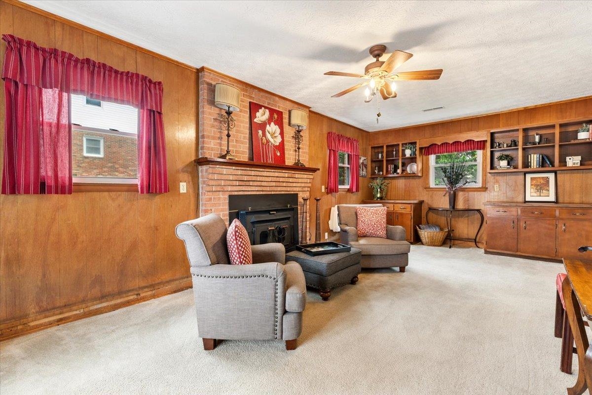 7372 Joyce Way Fairlawn VA 24141