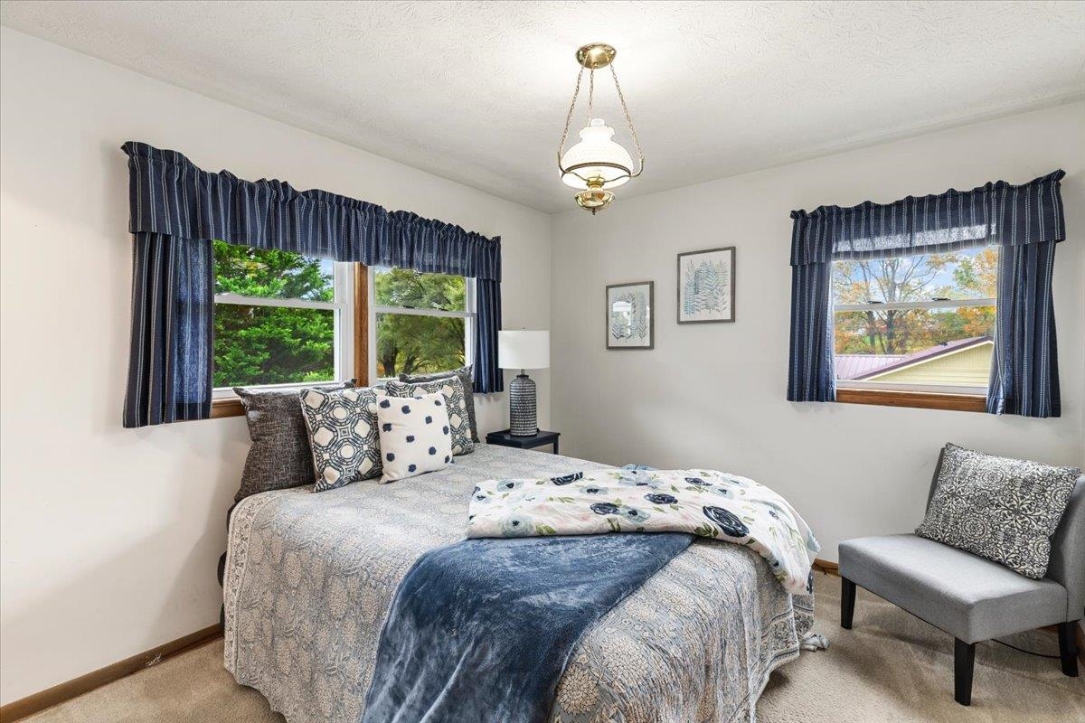 7372 Joyce Way Fairlawn VA 24141