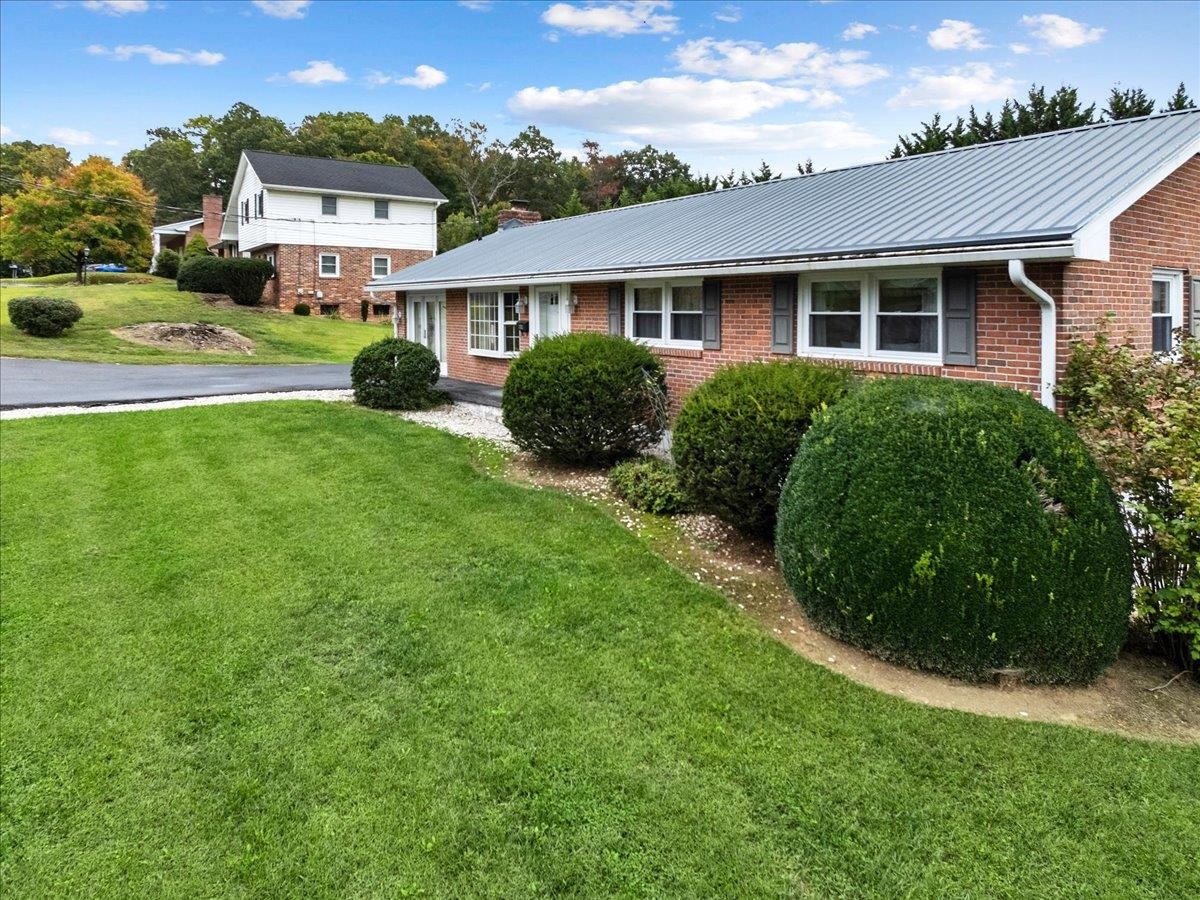 7372 Joyce Way Fairlawn VA 24141