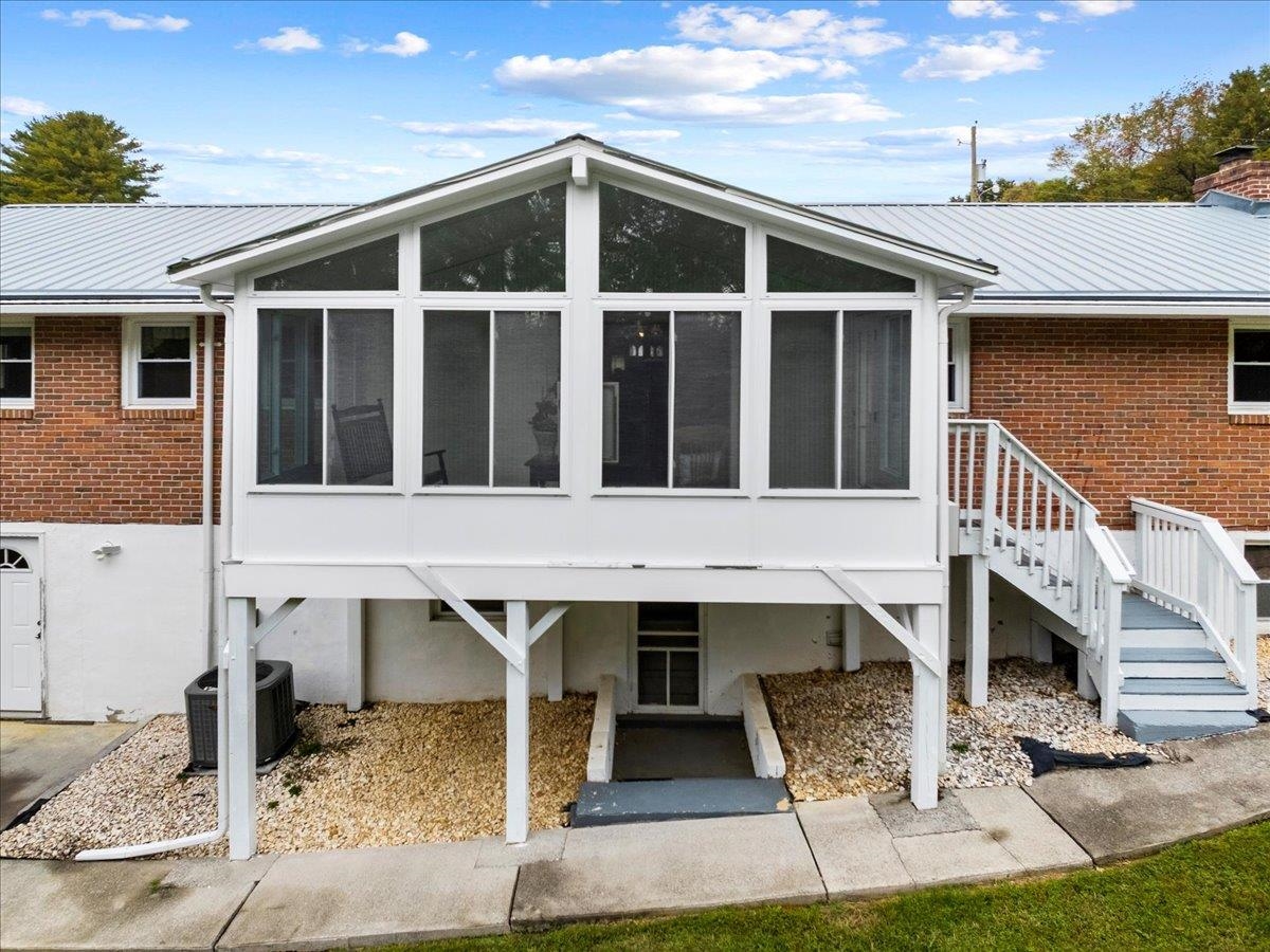 7372 Joyce Way Fairlawn VA 24141