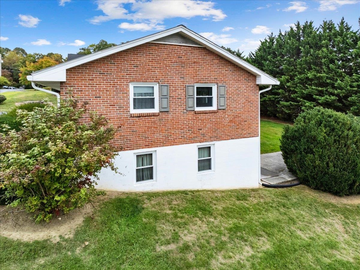 7372 Joyce Way Fairlawn VA 24141