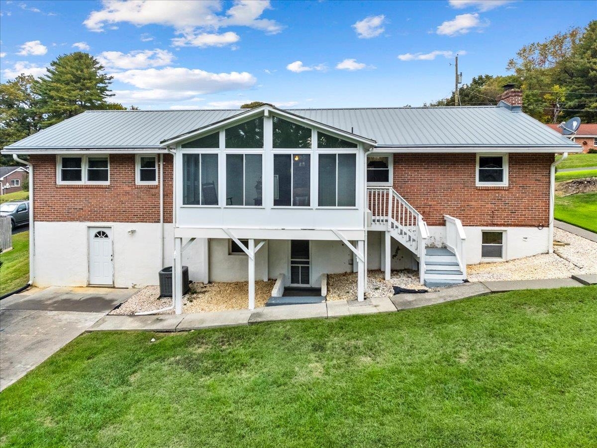7372 Joyce Way Fairlawn VA 24141