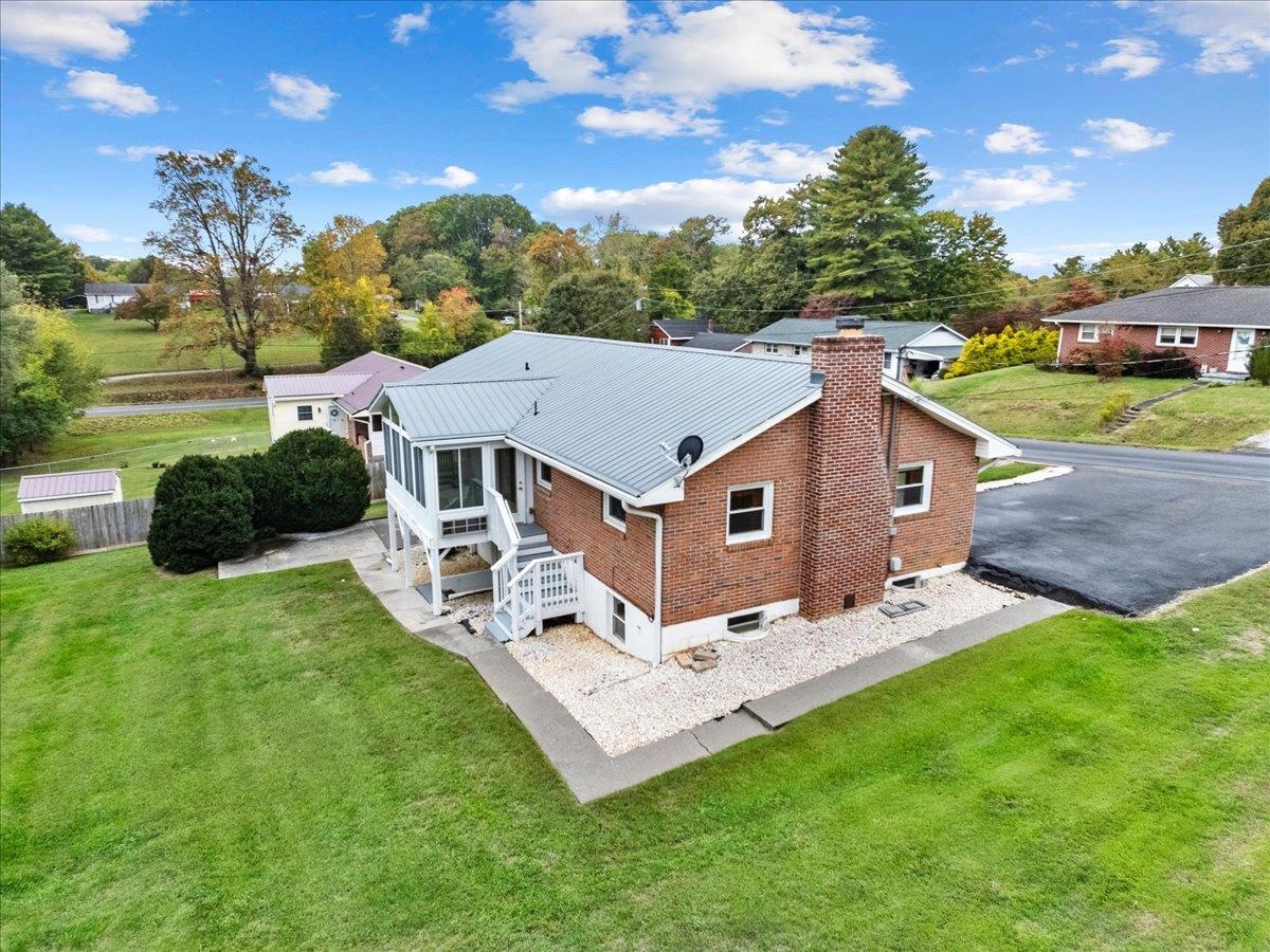 7372 Joyce Way Fairlawn VA 24141