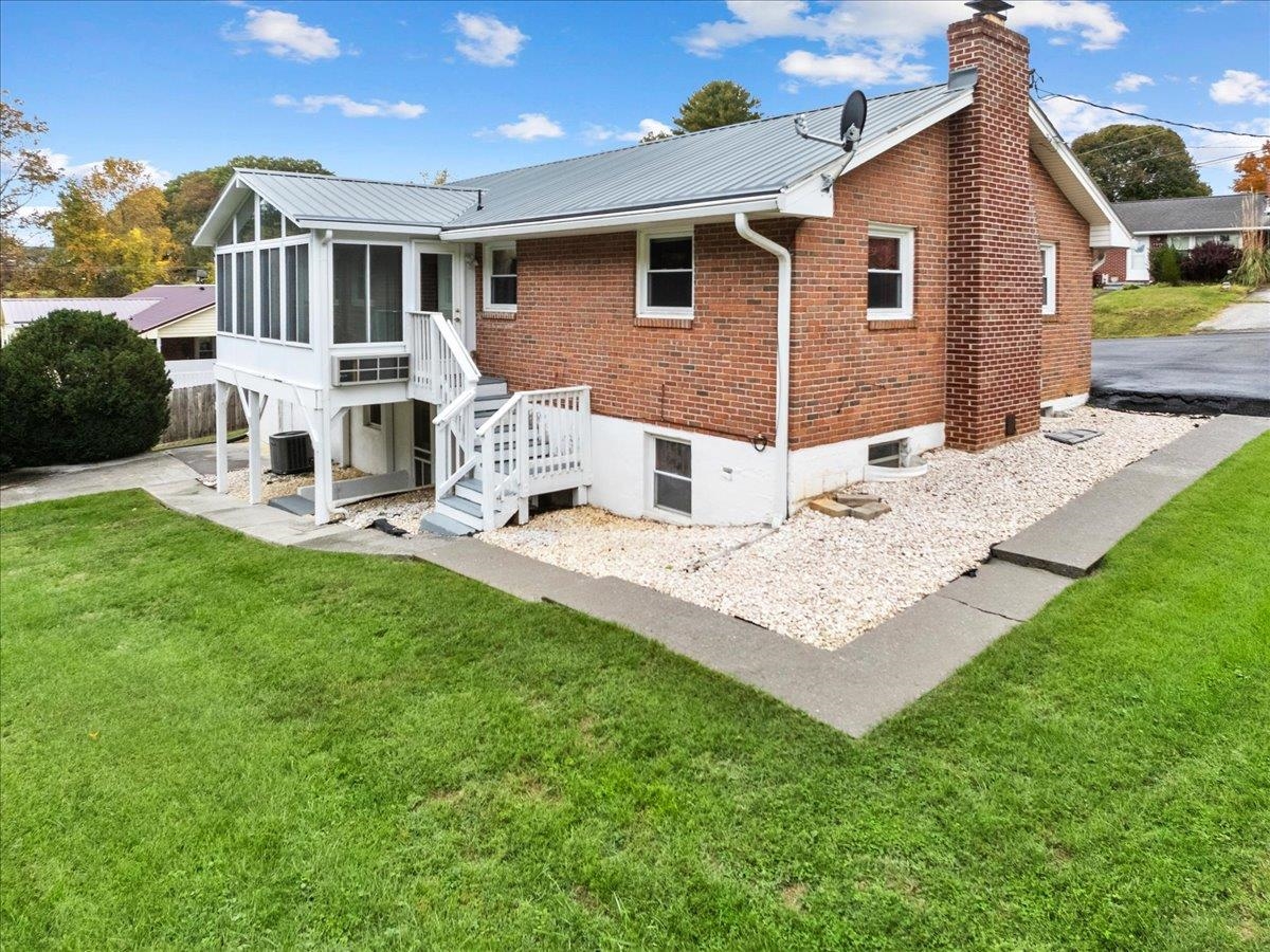 7372 Joyce Way Fairlawn VA 24141