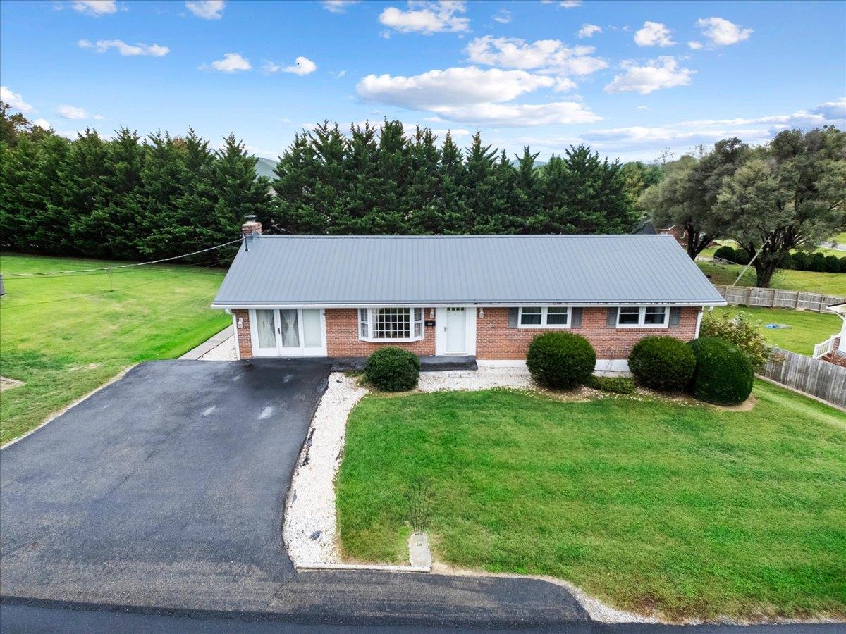 7372 Joyce Way Fairlawn VA 24141