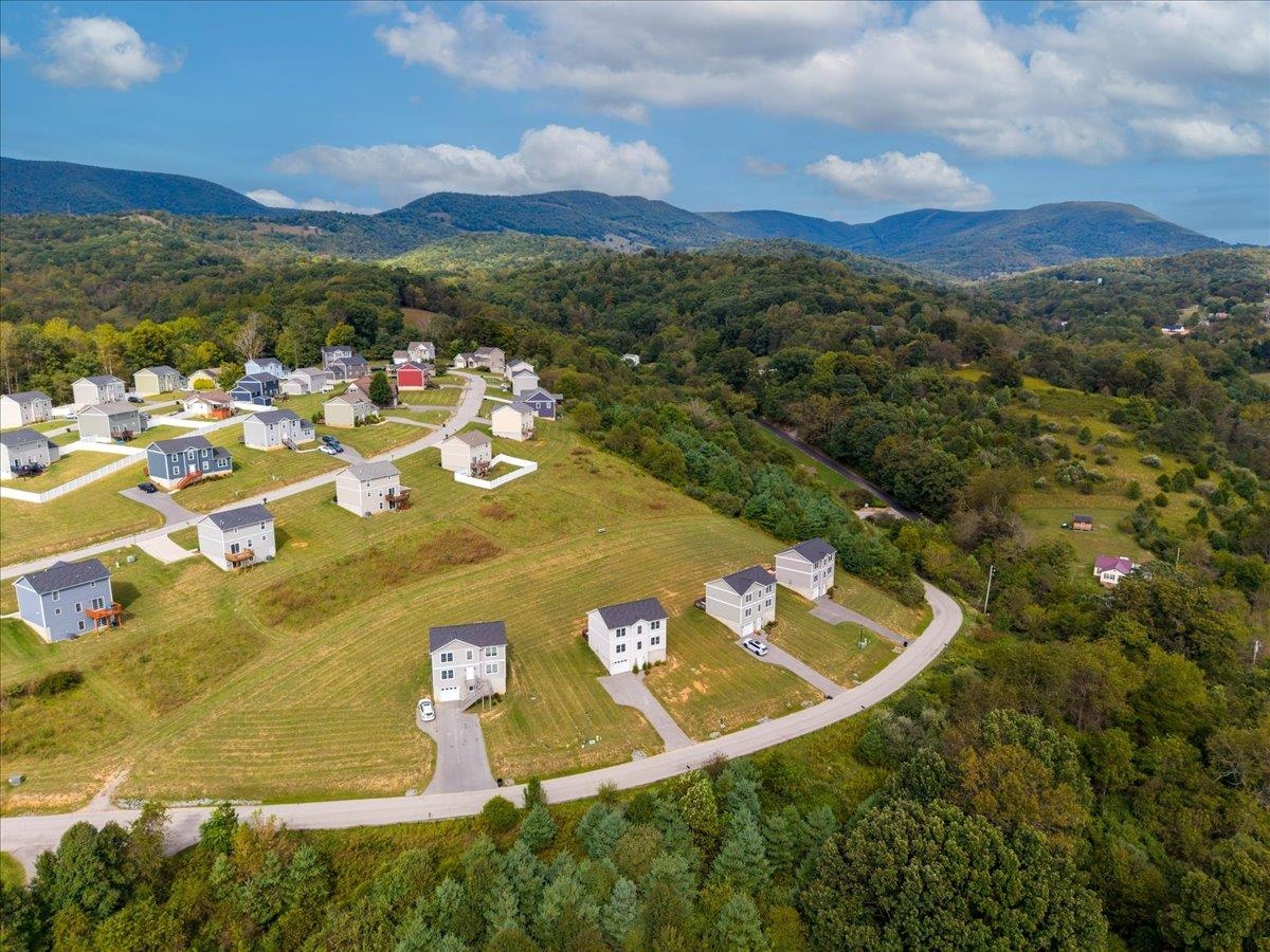 186 Redwood Drive Pembroke VA 24136