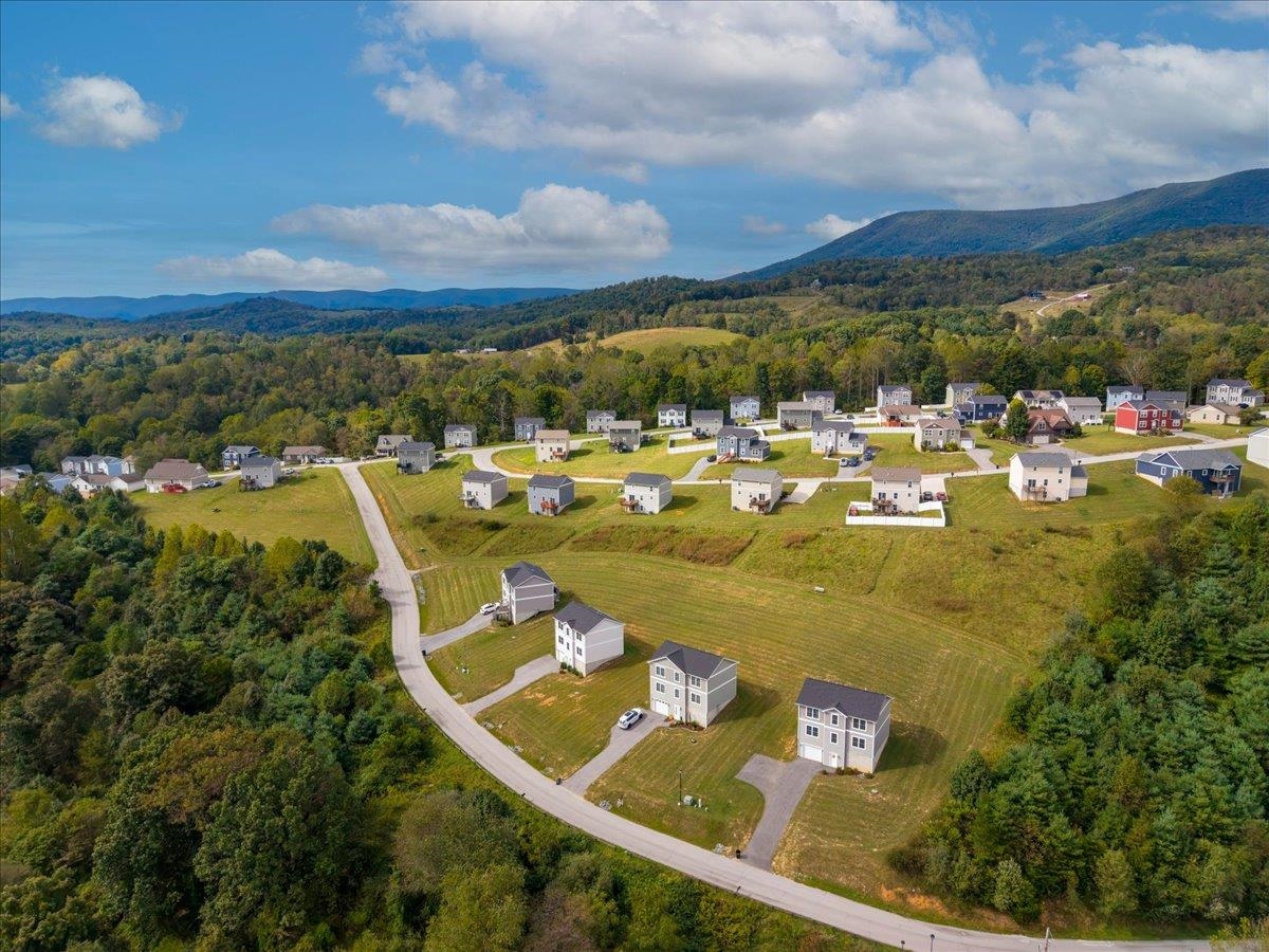 186 Redwood Drive Pembroke VA 24136