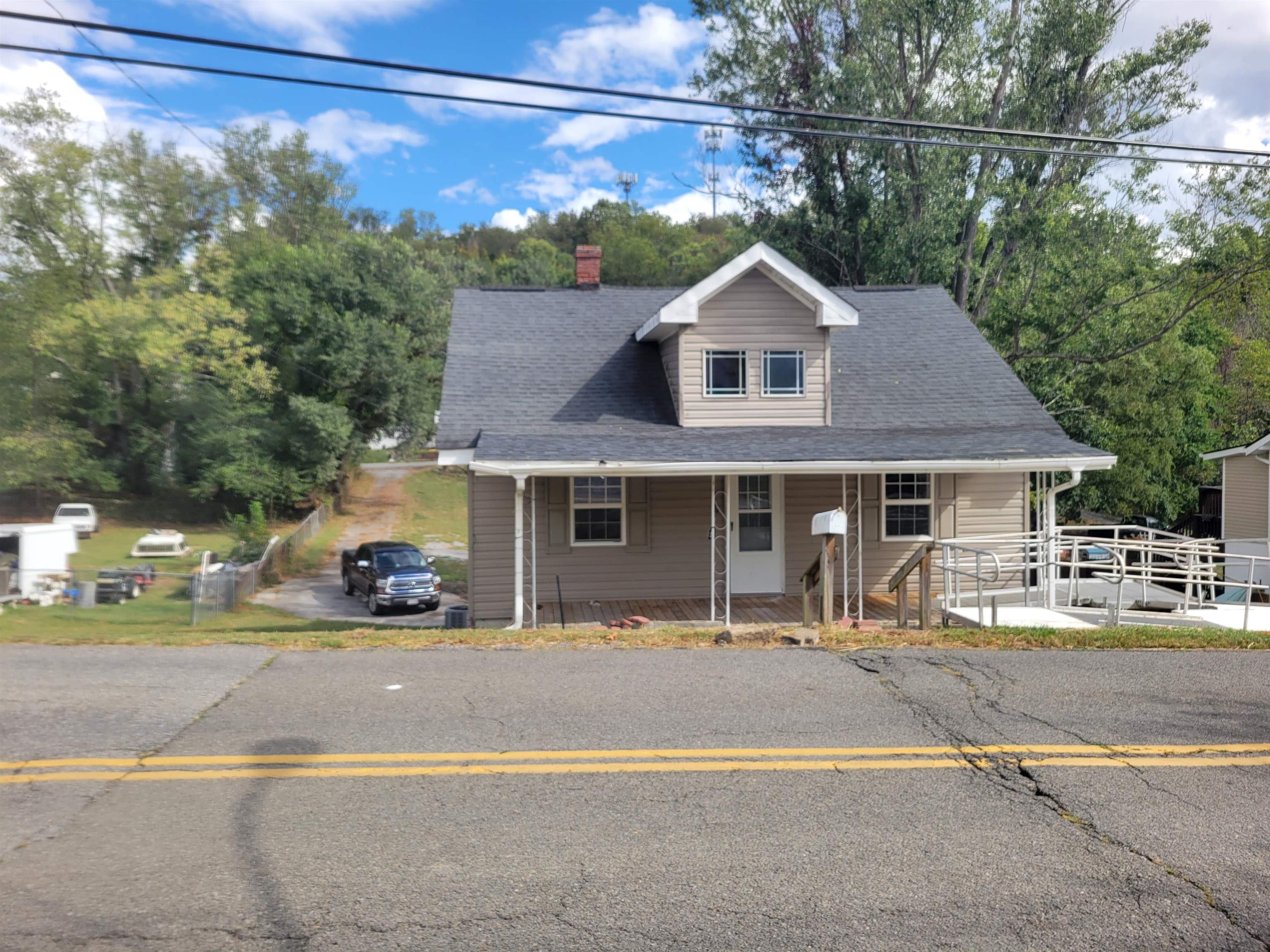 616 Newbern Road Pulaski VA 24301