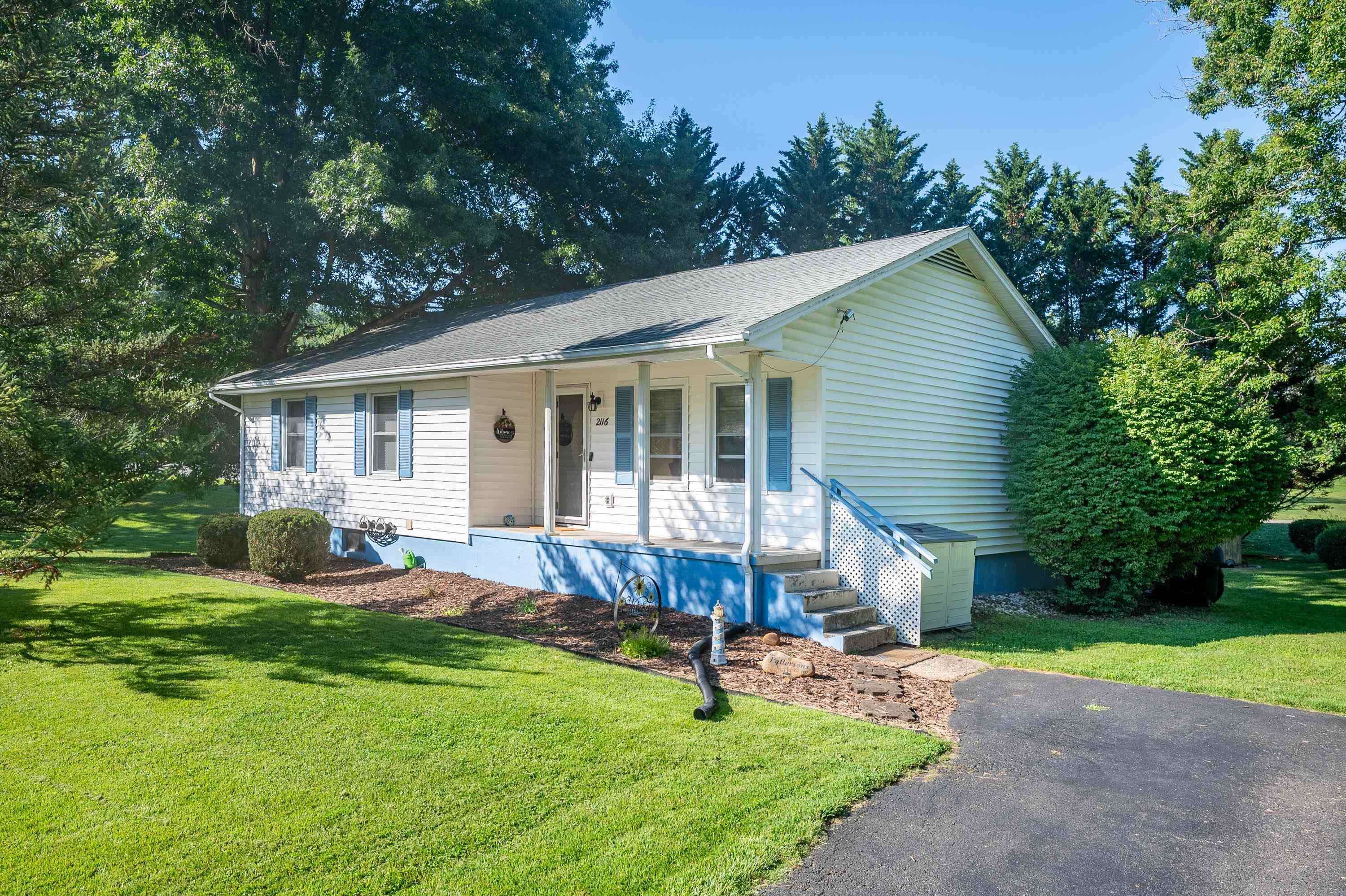 2116 Charlton Lane Radford VA 24141