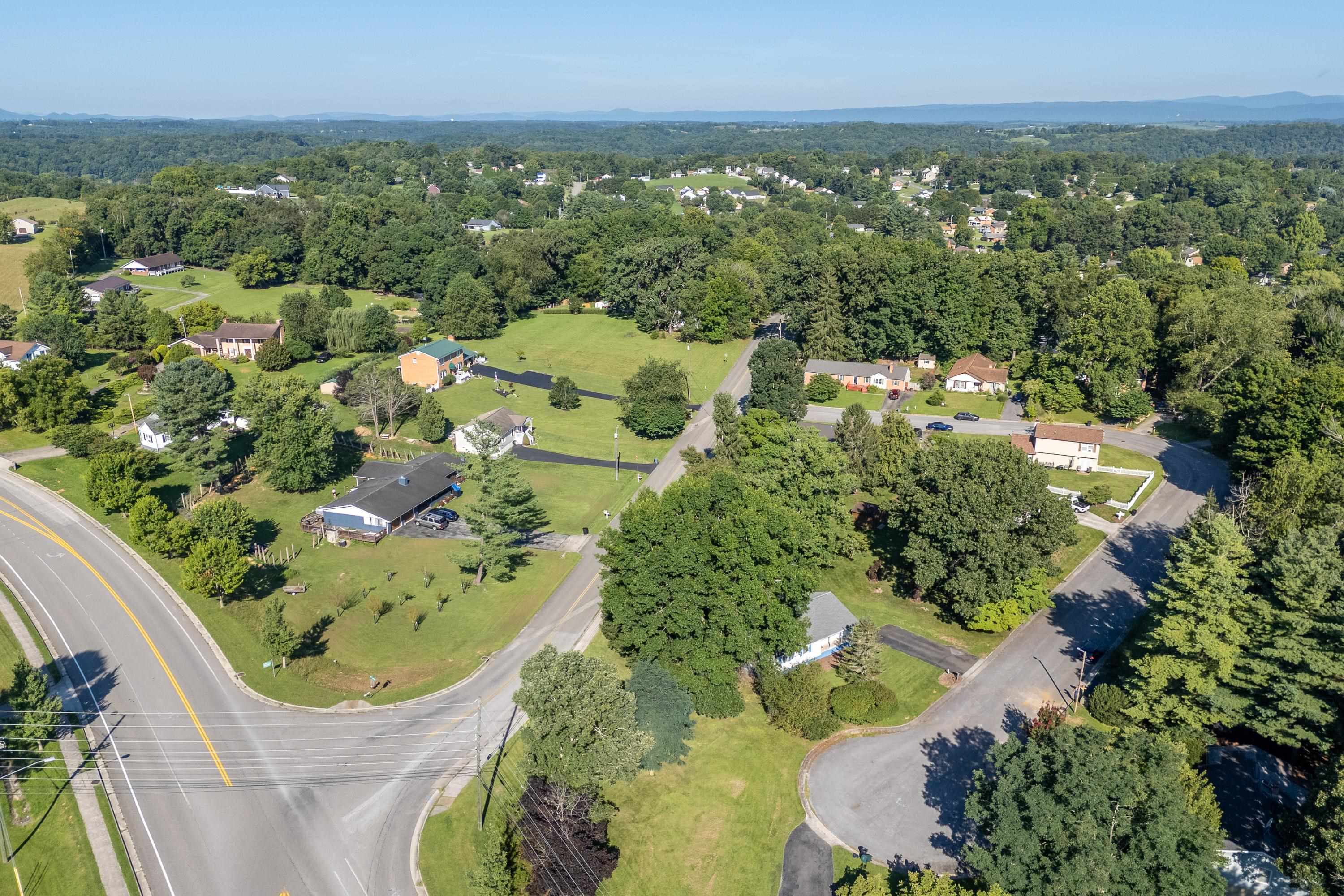 2116 Charlton Lane Radford VA 24141