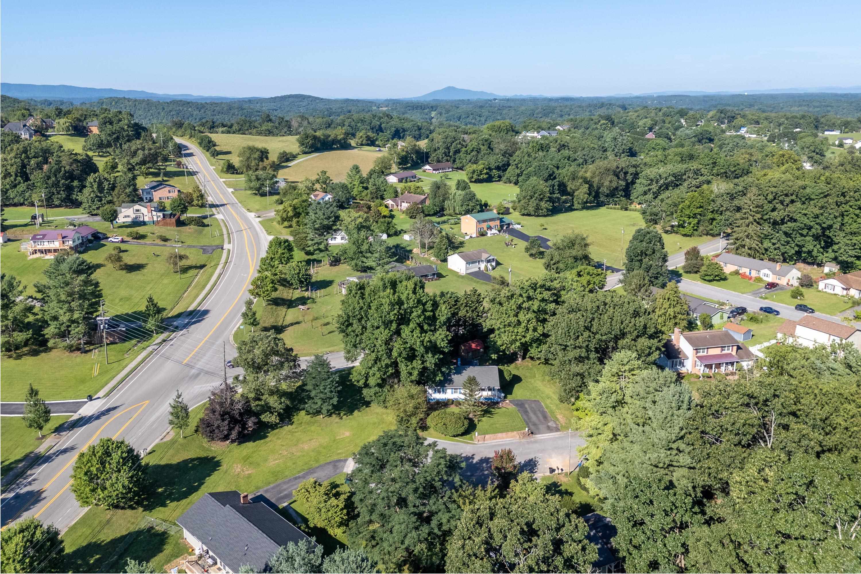 2116 Charlton Lane Radford VA 24141