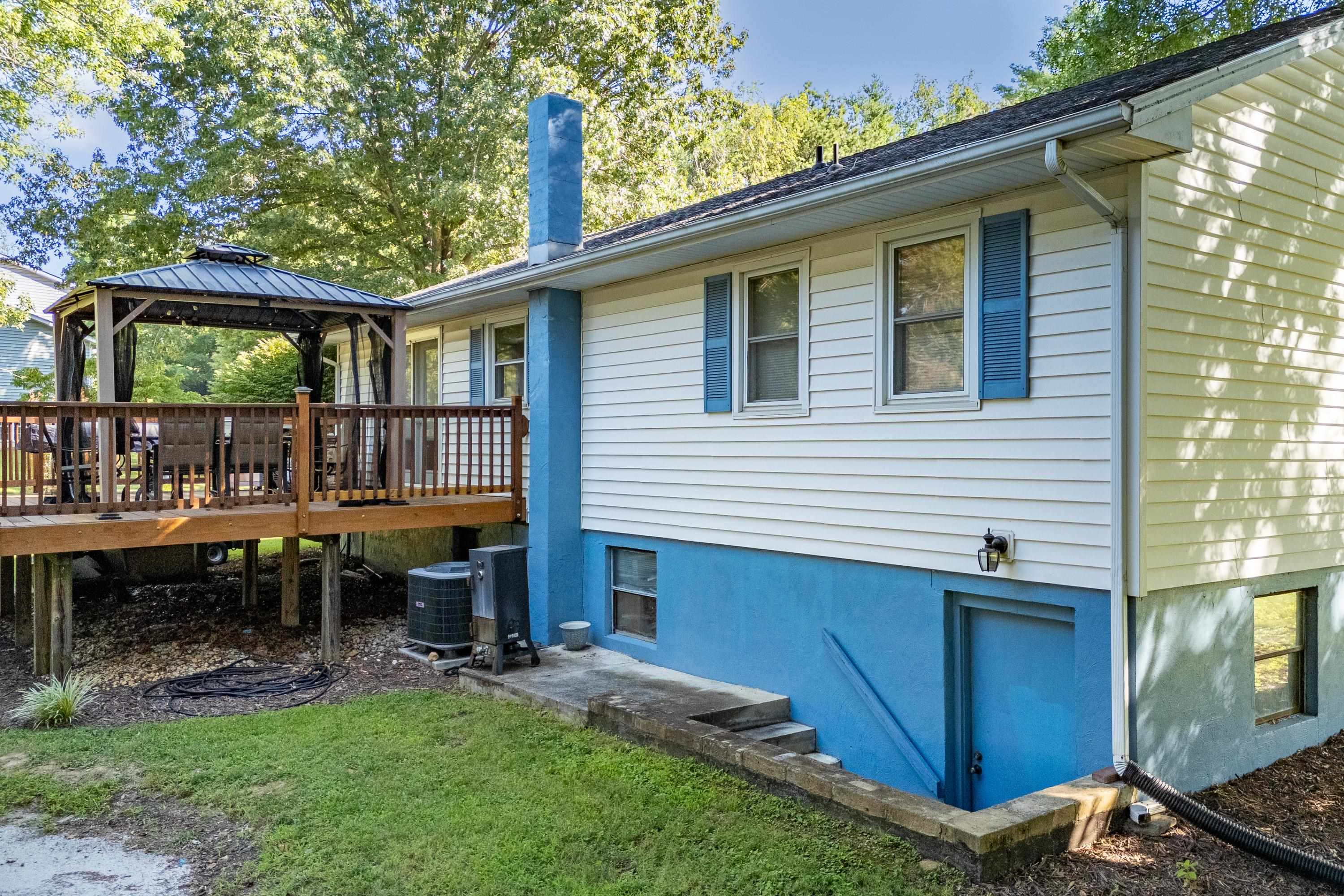 2116 Charlton Lane Radford VA 24141