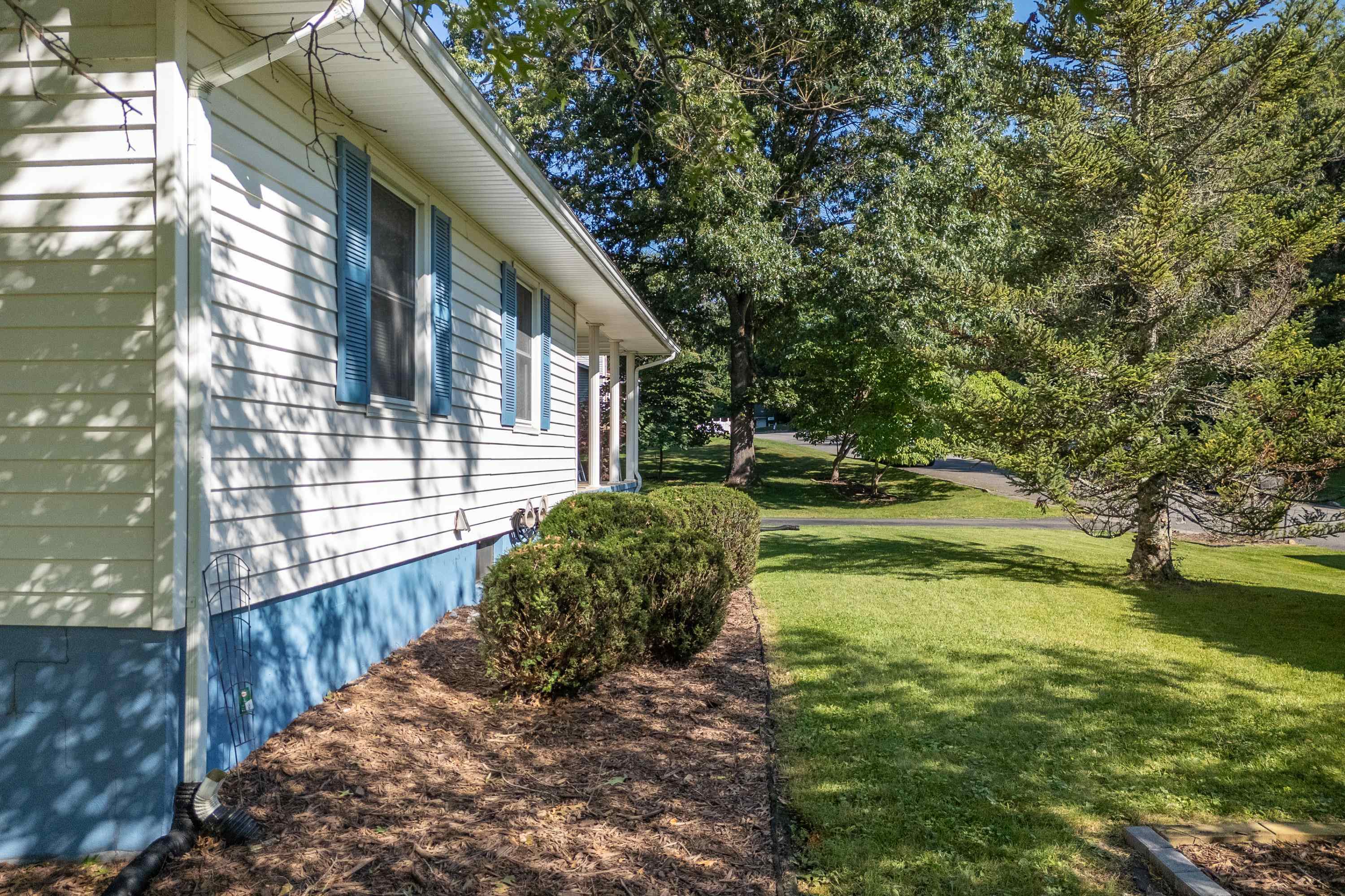 2116 Charlton Lane Radford VA 24141
