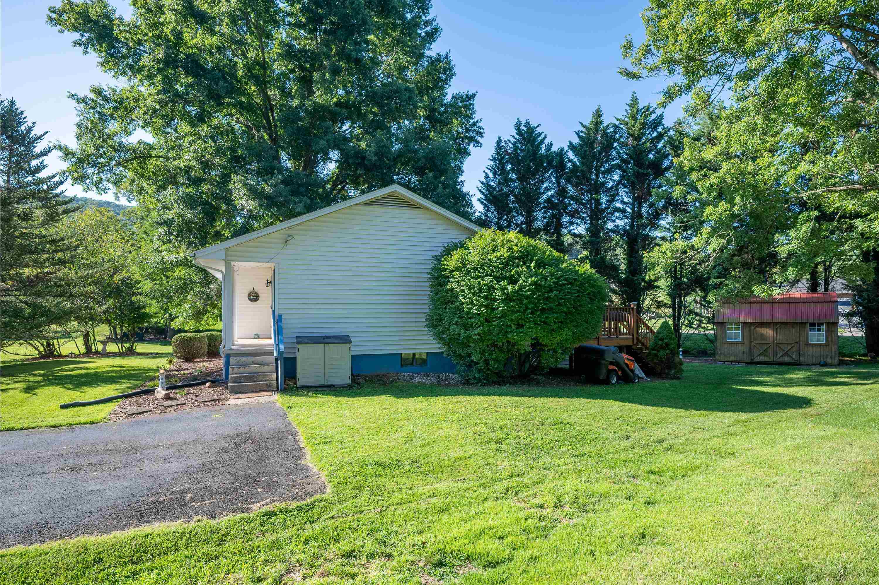 2116 Charlton Lane Radford VA 24141