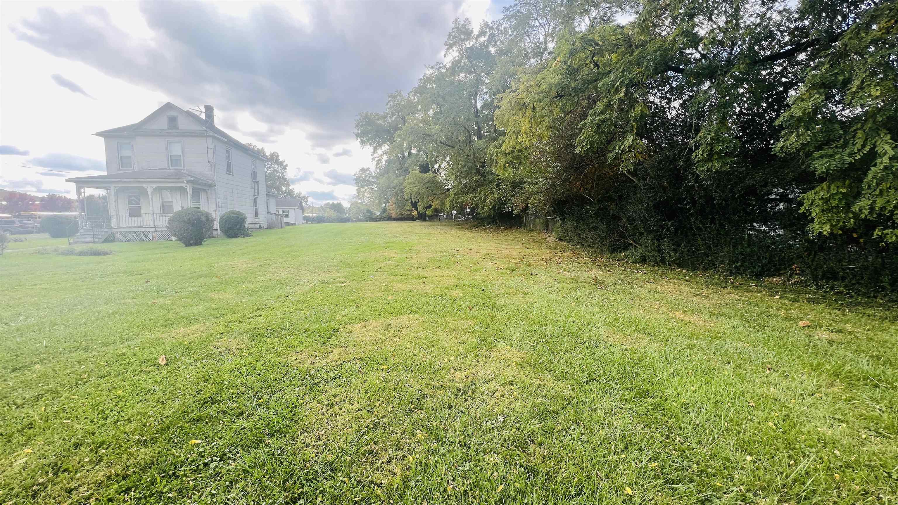 1604 Wadsworth Street Radford VA 24141