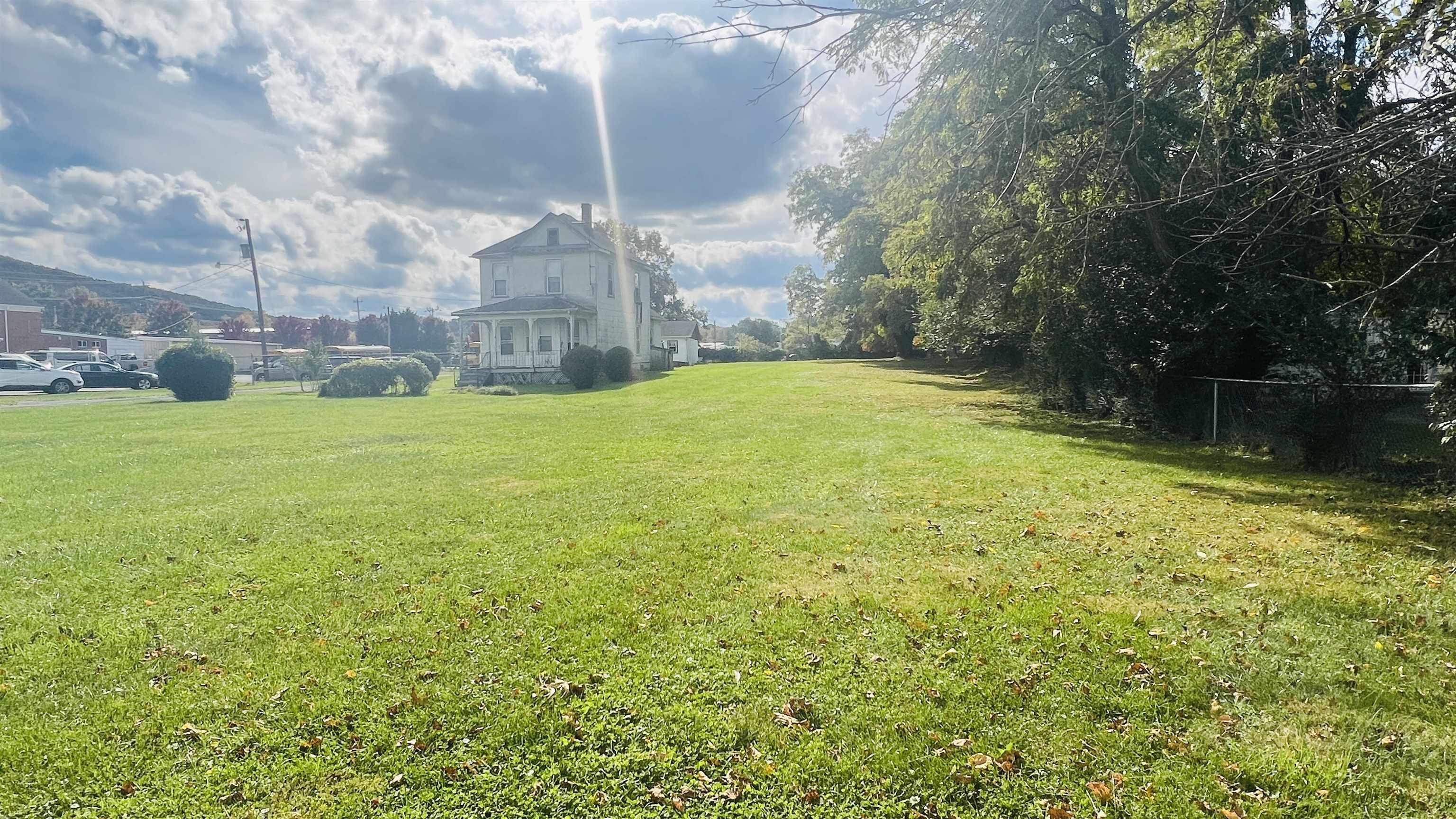 1604 Wadsworth Street Radford VA 24141