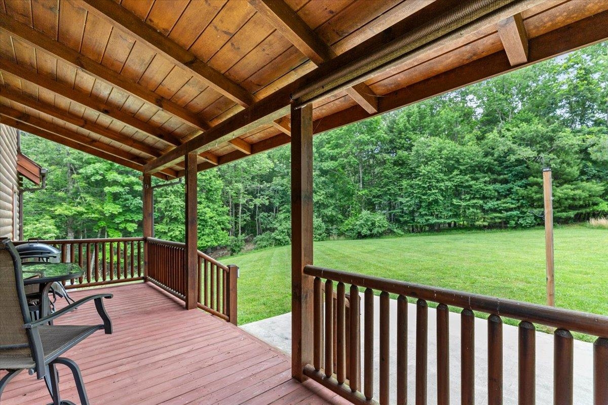 173 Cavalier Drive Hillsville VA 24343