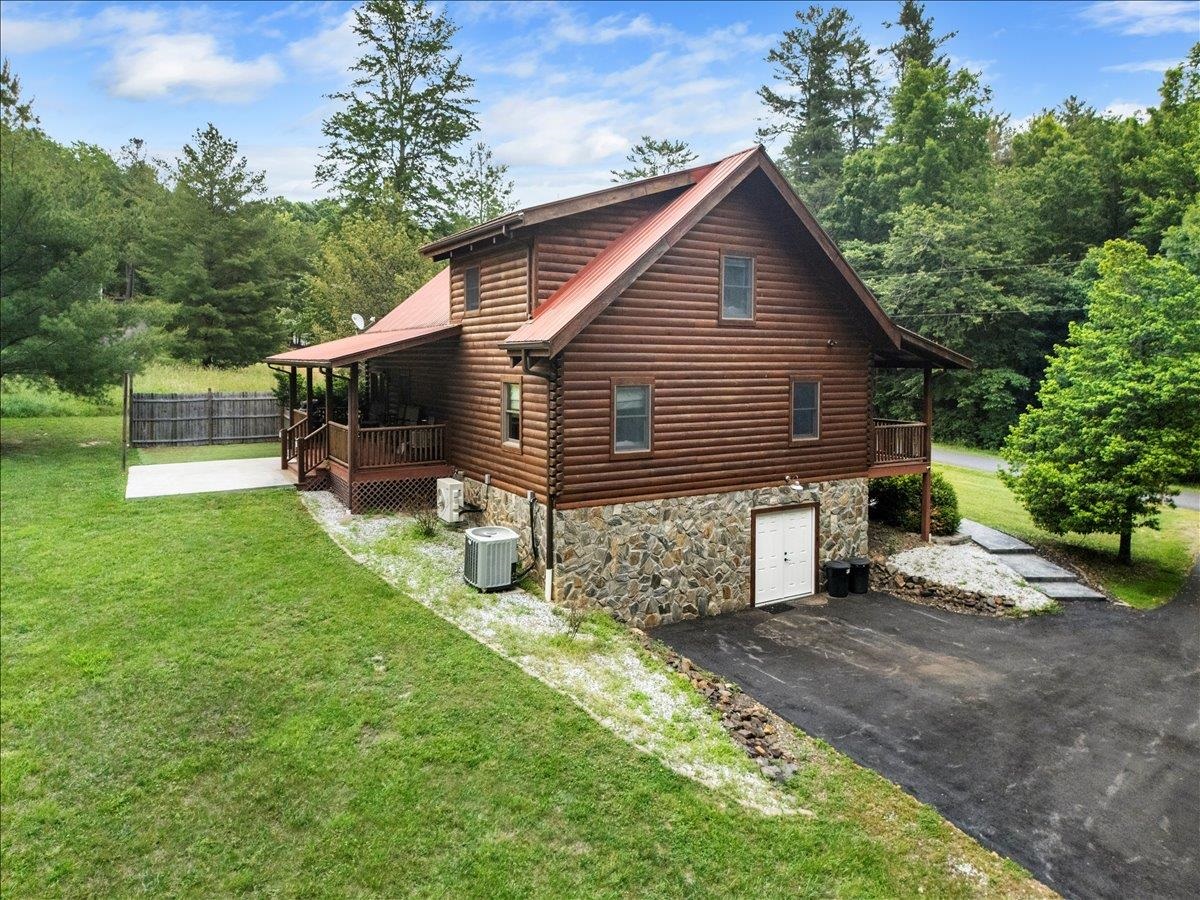 173 Cavalier Drive Hillsville VA 24343