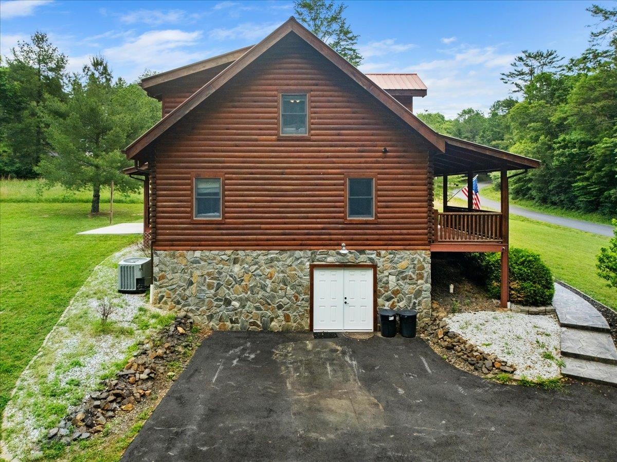 173 Cavalier Drive Hillsville VA 24343
