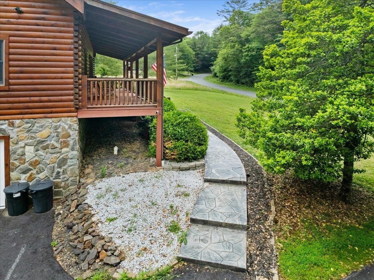 173 Cavalier Drive Hillsville VA 24343