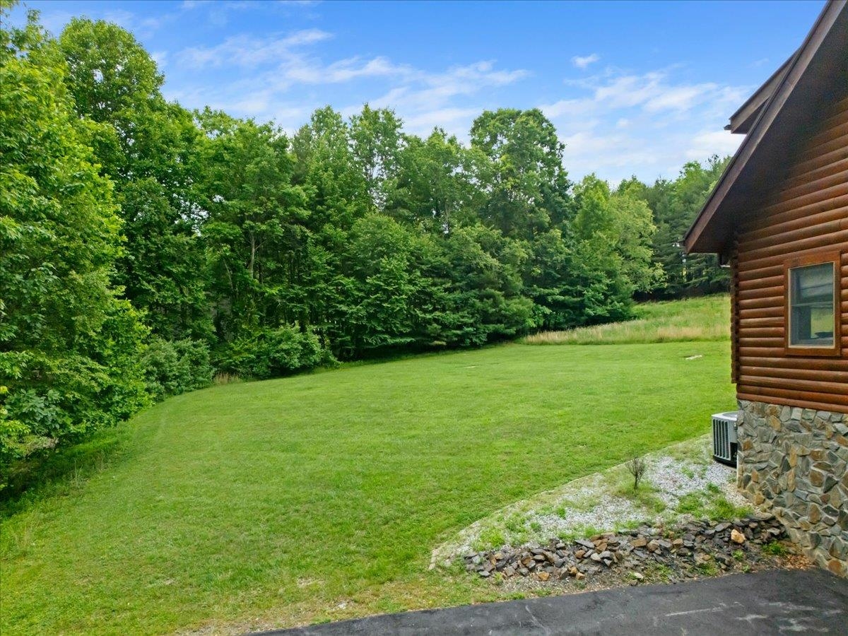 173 Cavalier Drive Hillsville VA 24343