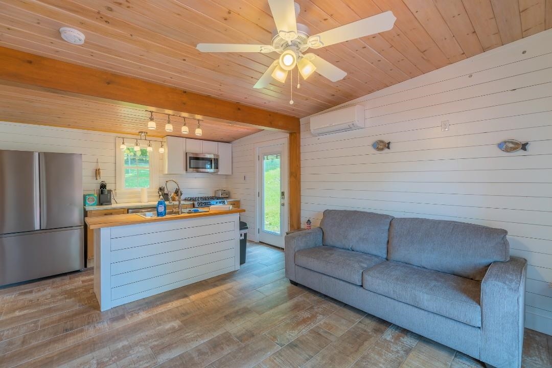 2939 Blackberry Lane Hiwassee VA 24347