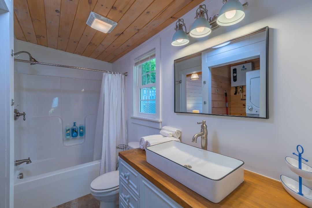 2939 Blackberry Lane Hiwassee VA 24347