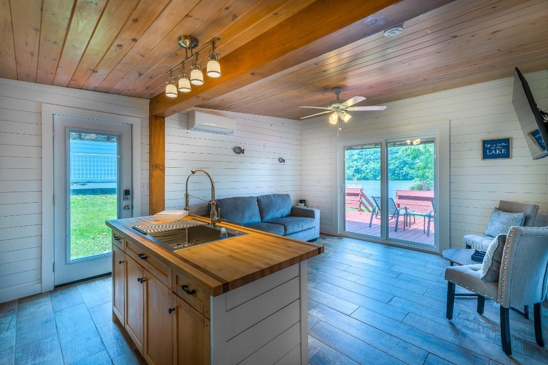 2939 Blackberry Lane Hiwassee VA 24347