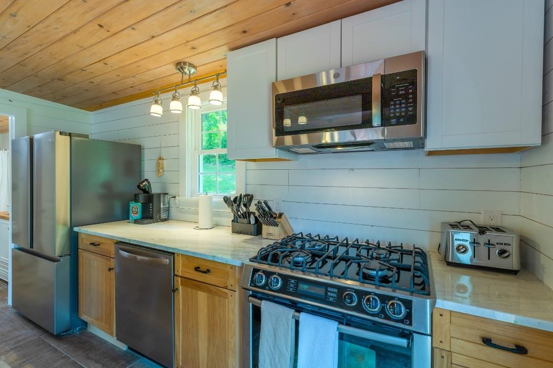 2939 Blackberry Lane Hiwassee VA 24347