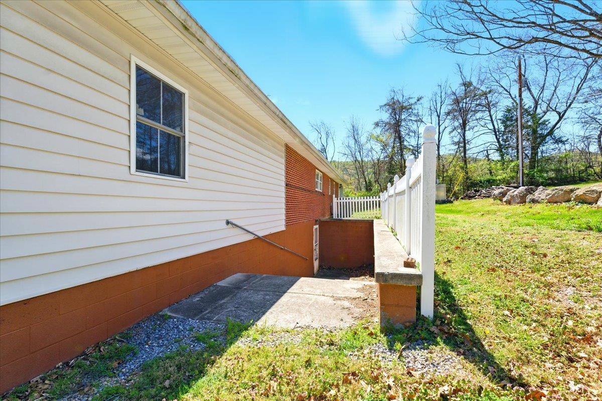 2351 Reese Mountain Road Elliston VA 24087