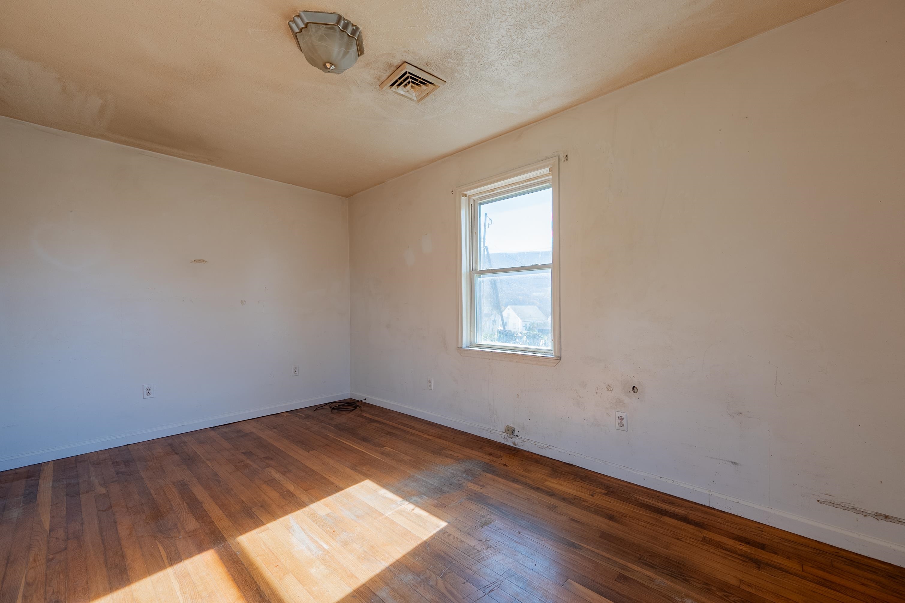 303 Fairview Street Narrows VA 24124