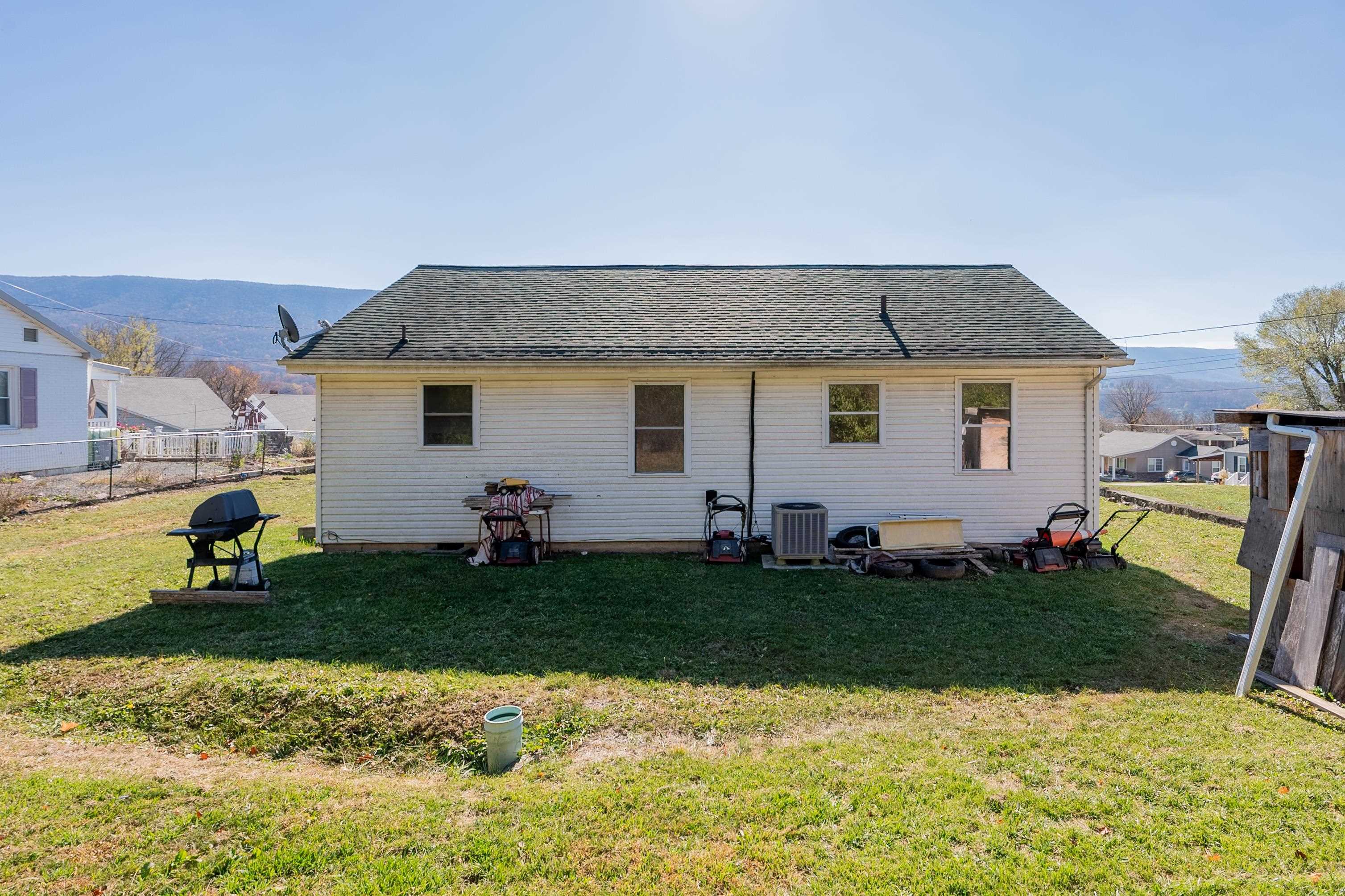 303 Fairview Street Narrows VA 24124