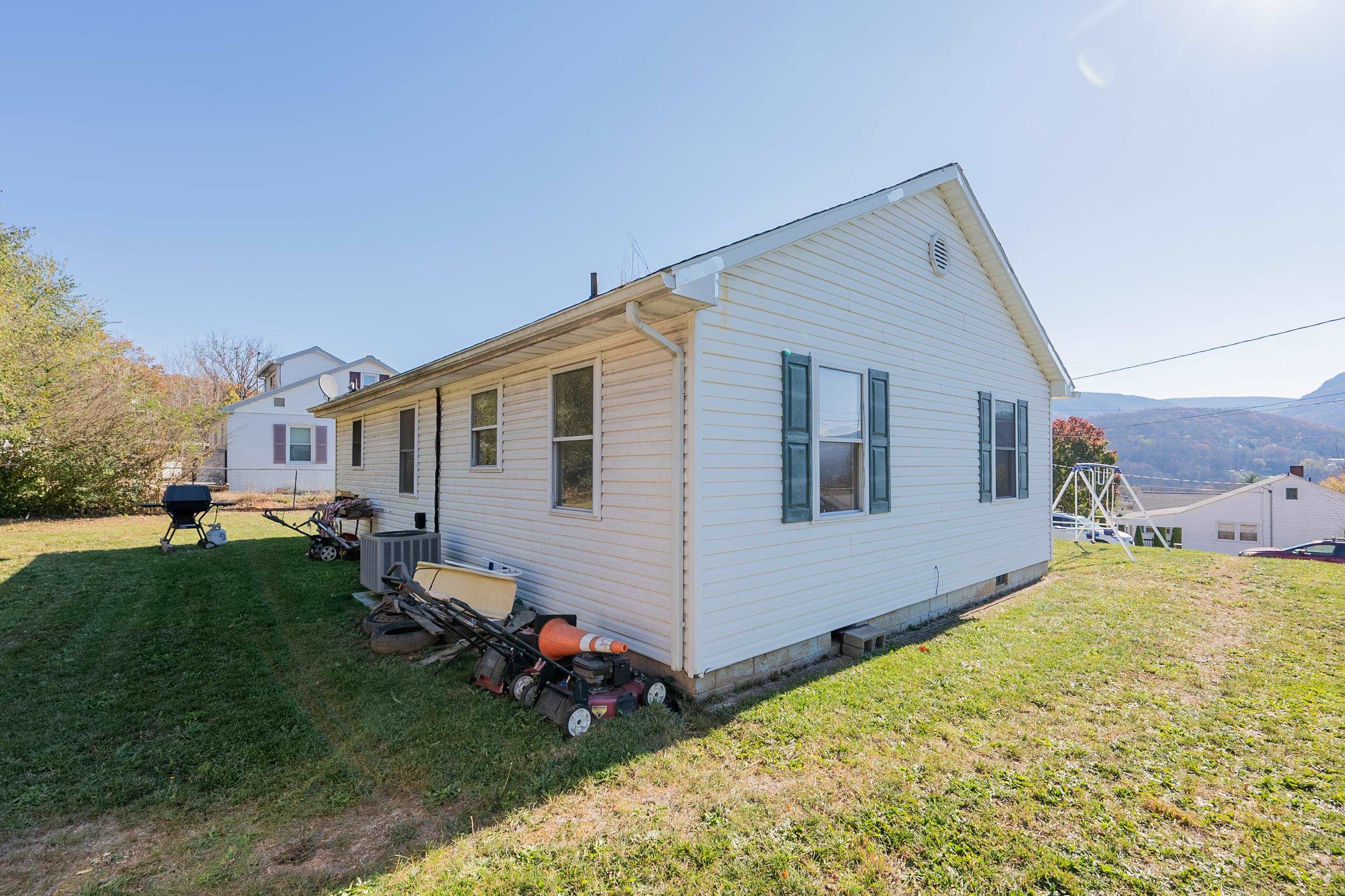 303 Fairview Street Narrows VA 24124